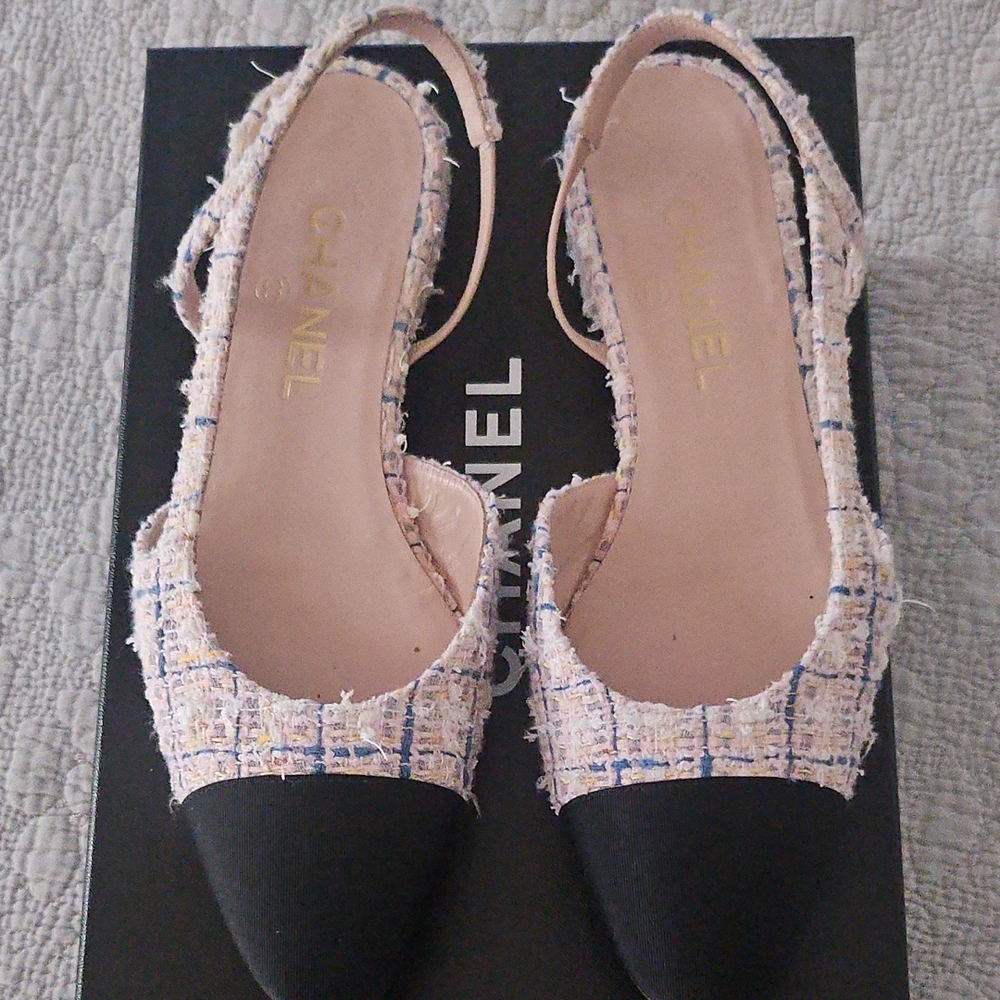 CHANEL Women's Tweed Slingback Heels - Black and Blush Pink